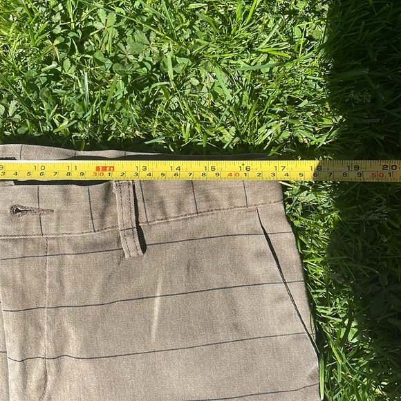 DC size 34 men’s brown and black striped shorts - Picture 7 of 11